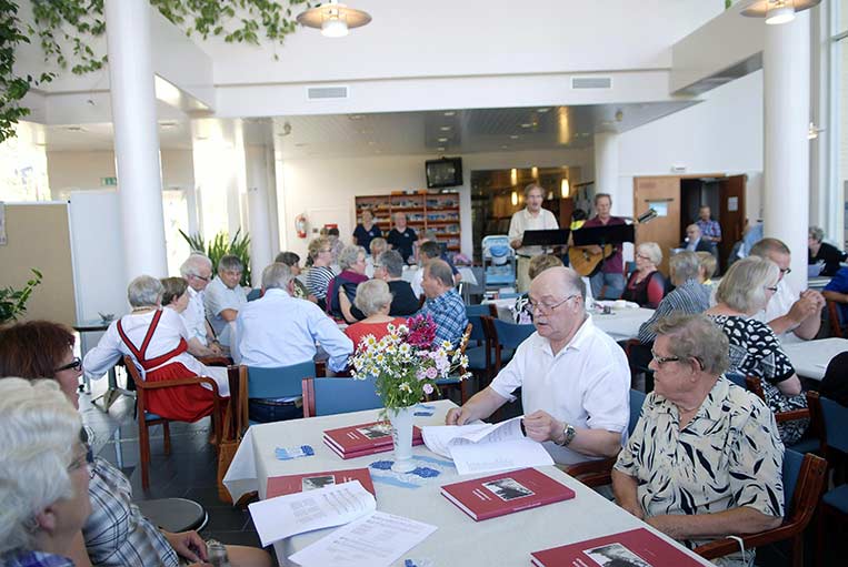 Lauantai-illan tapaamisessa oli 85 henkilöä